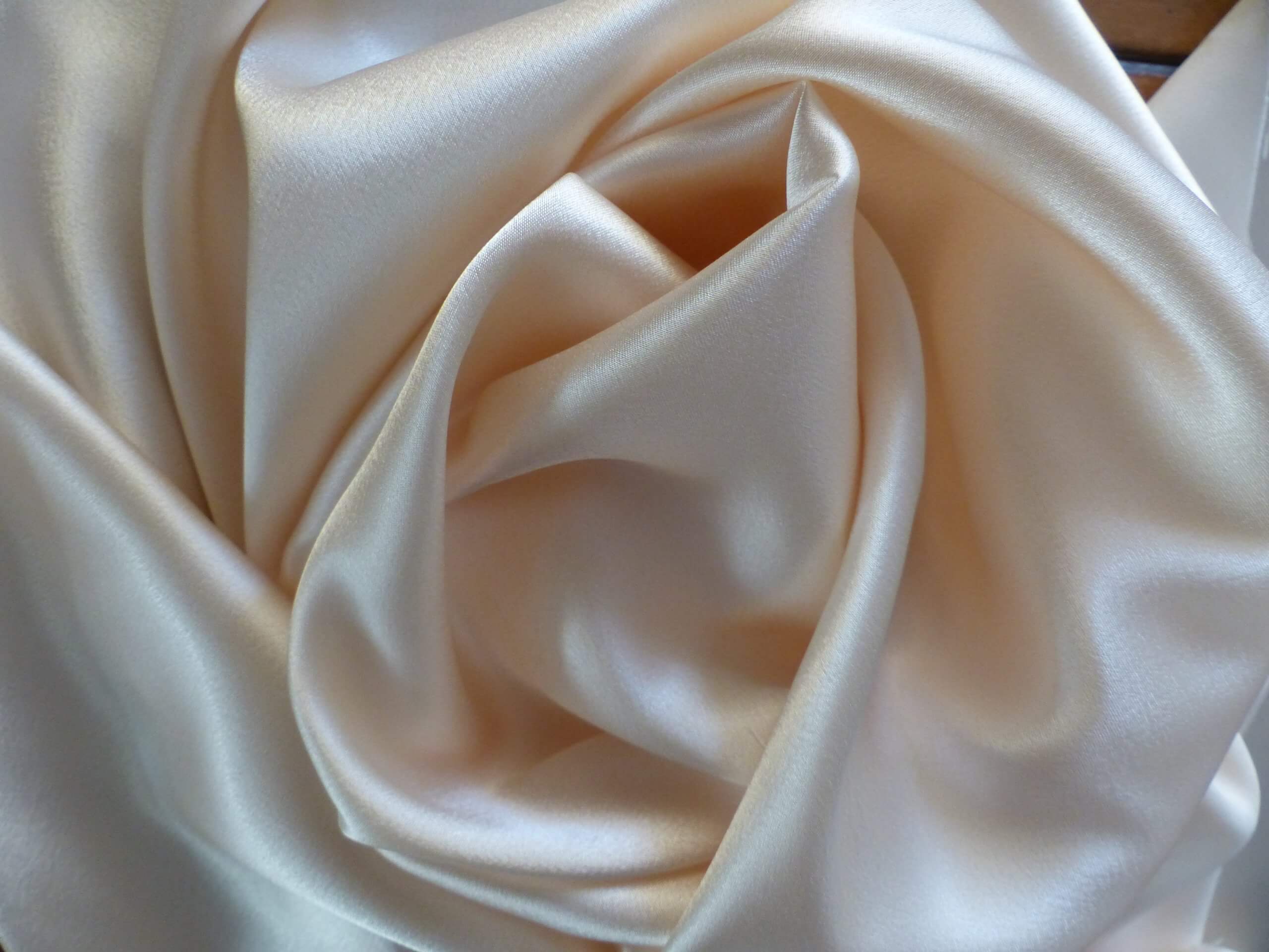 Satin polyester, léger